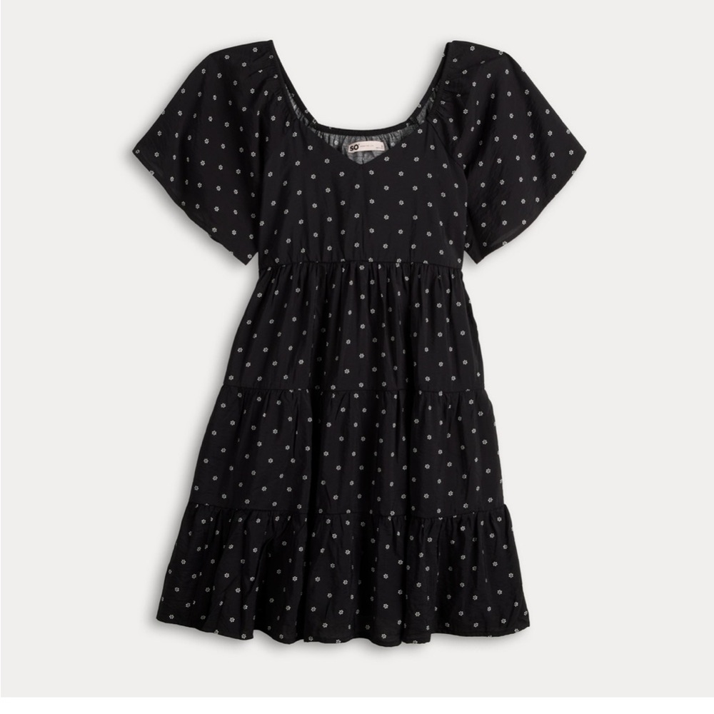 BNWT flutter sleeve tiered dress with gorgeous strawberry print